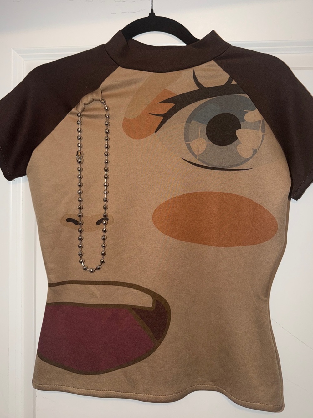 Graphic Face Print Short Sleeve Top in Brown & Tan